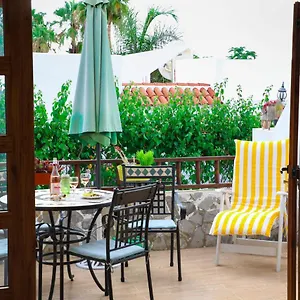 los-geranios-close-to-beach-puerto-colon-yellowcat-2.adeje-hotels.com/
