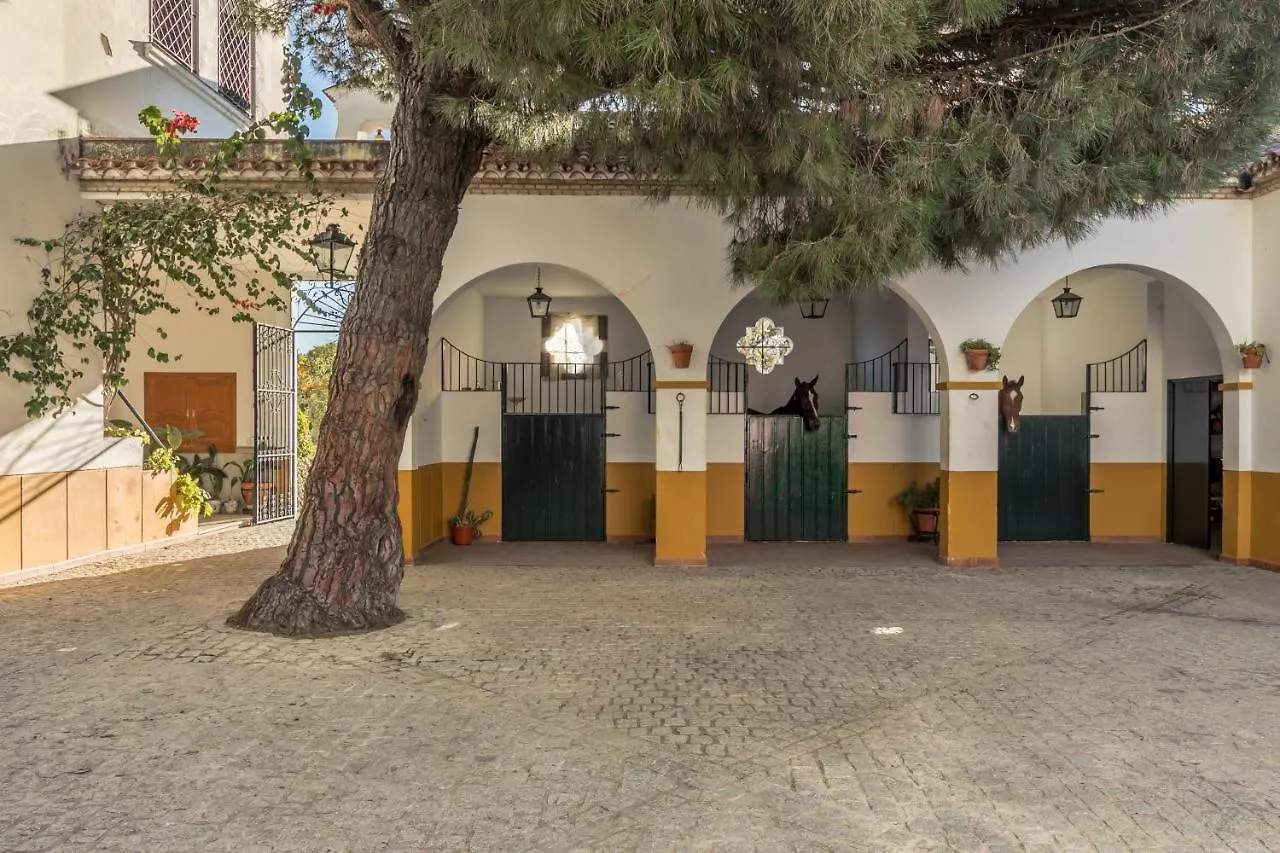 Hacienda Las Tres Ninas Puebla del Río 3*,
