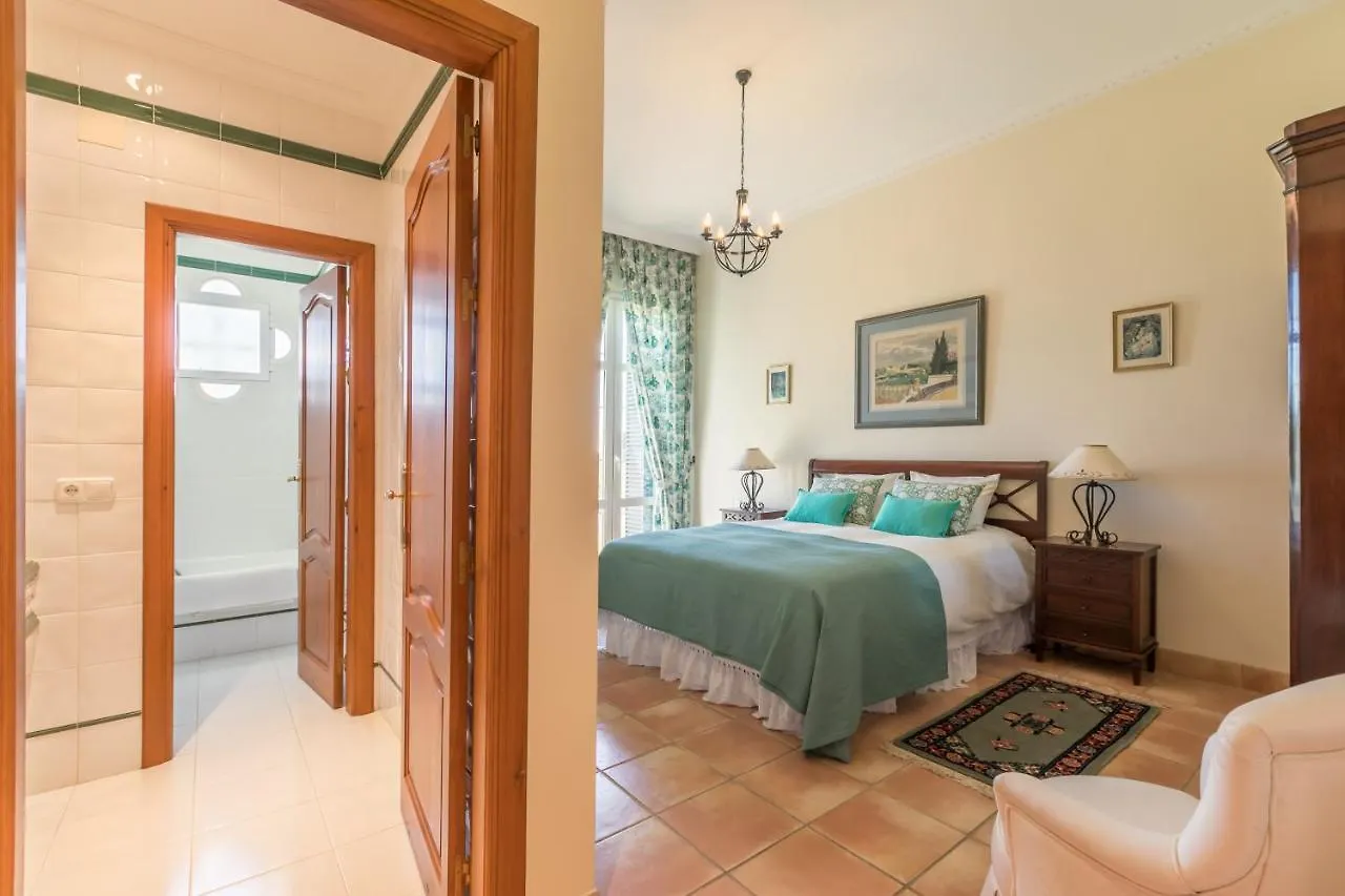 Hacienda Las Tres Ninas La Puebla del Rio Bed & Breakfast