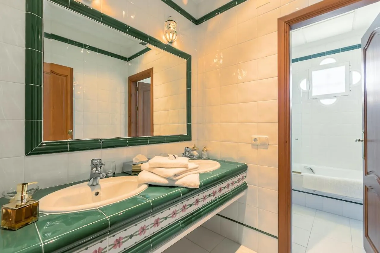 *** Bed & Breakfast Hacienda Las Tres Ninas La Puebla del Rio Spain